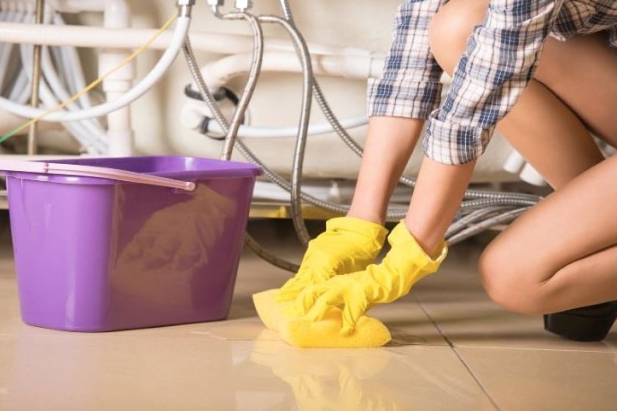 Fuite d'eau: les bons gestes à faire avant l'intervention du plombier