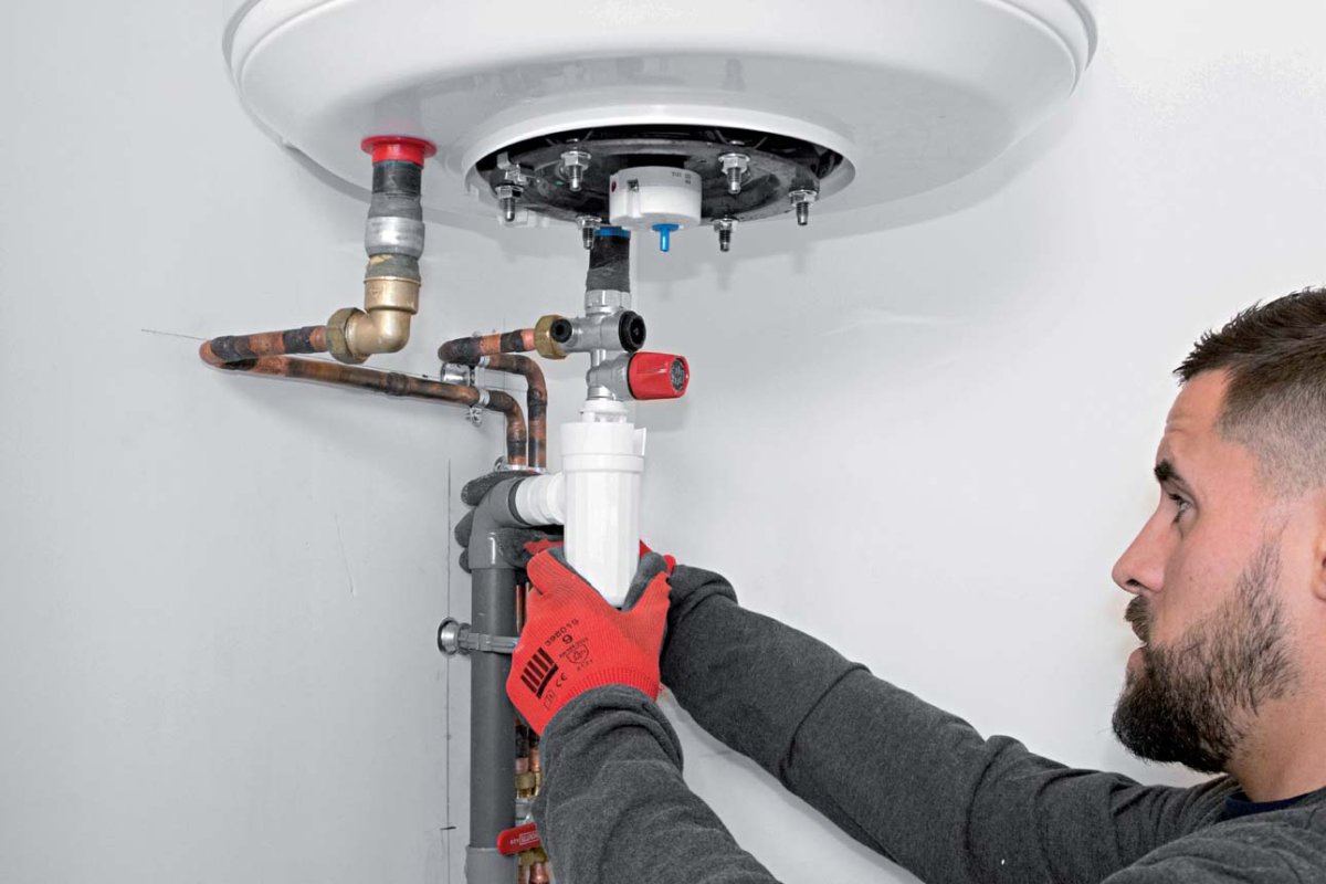 Installation d'un Chauffe-eau, ballon d'eau chaude à Valbonne